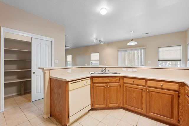 10431 CROSSCUT Drive NW, Albuquerque, NM 87114
