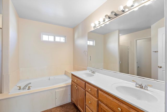 10431 CROSSCUT Drive NW, Albuquerque, NM 87114