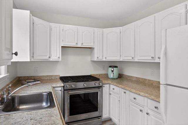 27 Bellavista Dr, Bourne, MA 02559