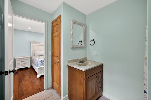 27 Bellavista Dr, Bourne, MA 02559
