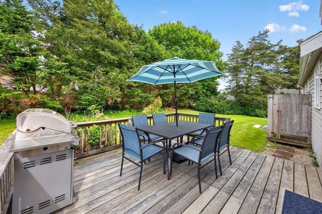 27 Bellavista Dr, Bourne, MA 02559