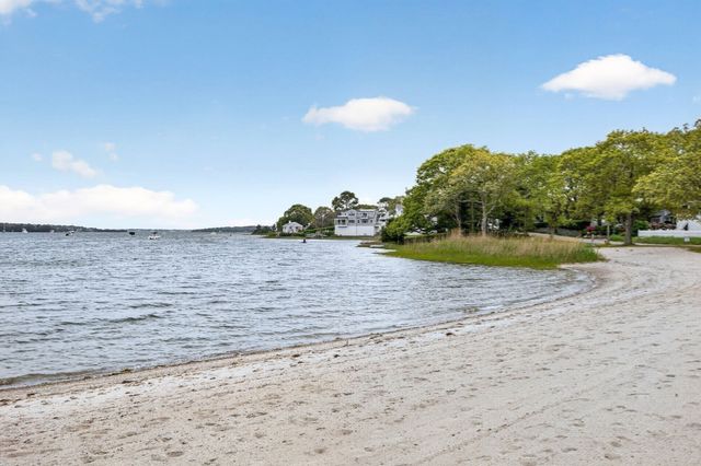 27 Bellavista Dr, Bourne, MA 02559