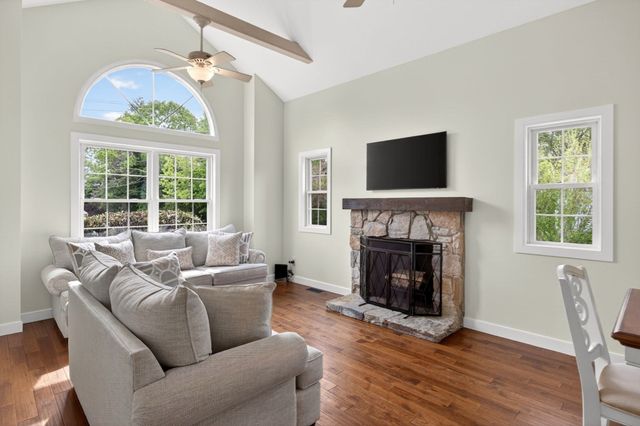 27 Bellavista Dr, Bourne, MA 02559