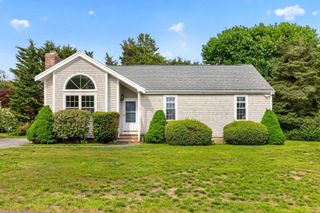 27 Bellavista Dr, Bourne, MA 02559