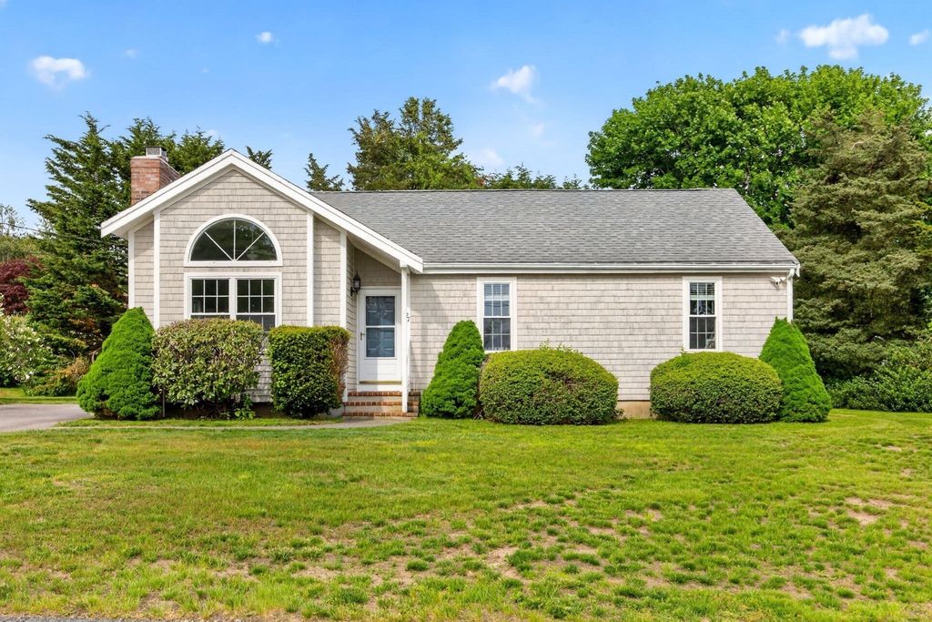 27 Bellavista Dr, Bourne, MA 02559