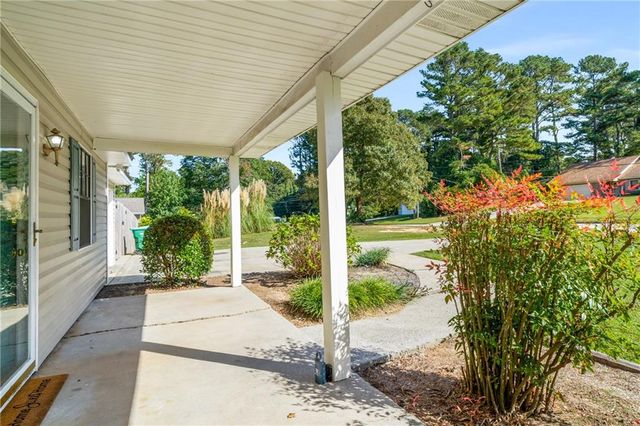 1141 Holly Hills SW Drive, Lilburn, GA 30047