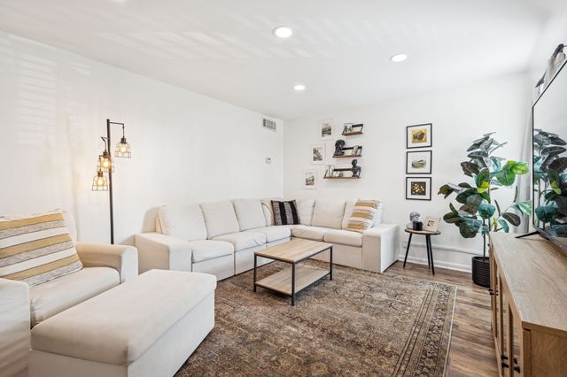 110 Bellevue Rd Apt 12, Nashville, TN 37221