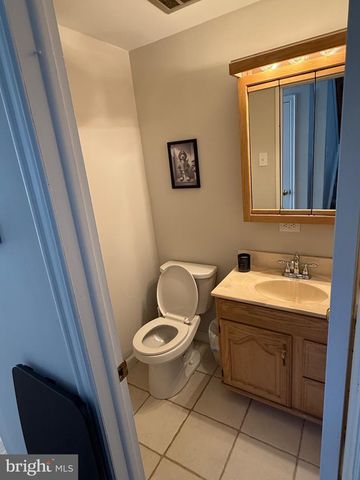 431 N FORKLANDING RD, Maple Shade, NJ 08052