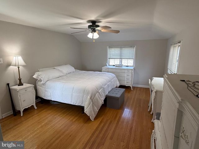 431 N FORKLANDING RD, Maple Shade, NJ 08052