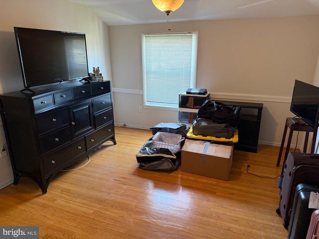 431 N FORKLANDING RD, Maple Shade, NJ 08052