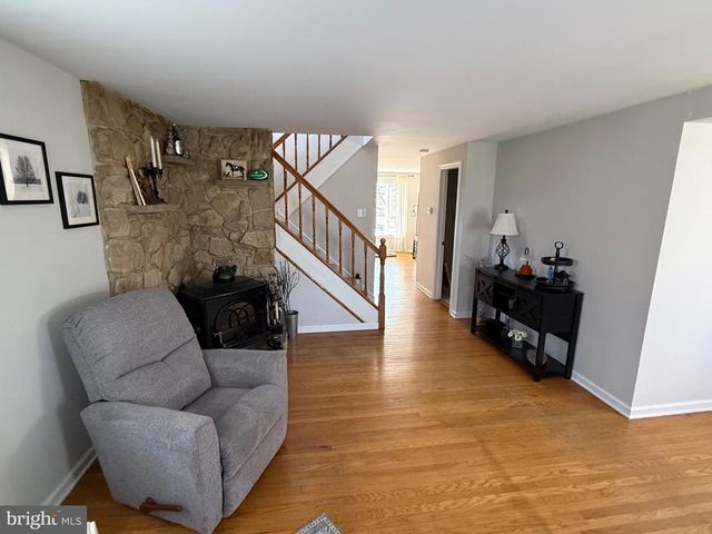 431 N FORKLANDING RD, Maple Shade, NJ 08052