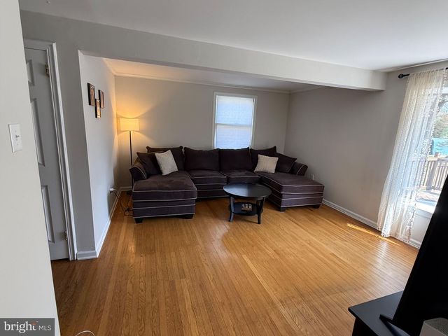 431 N FORKLANDING RD, Maple Shade, NJ 08052