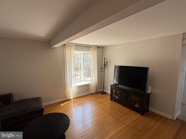 431 N FORKLANDING RD, Maple Shade, NJ 08052