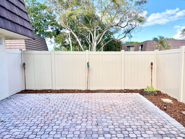 7206 72nd Way, West Palm Beach, FL 33407