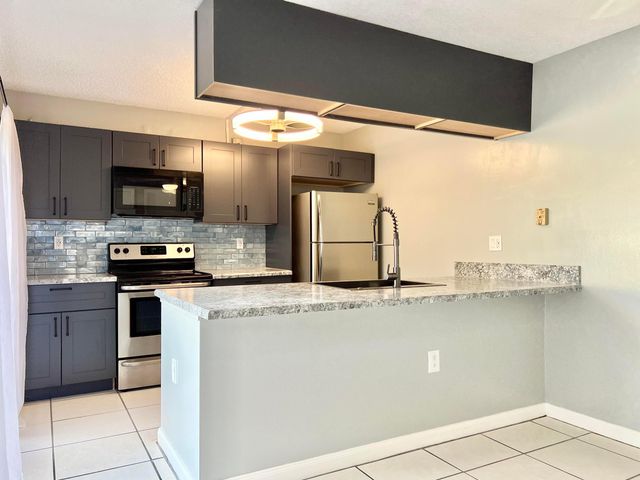 7206 72nd Way, West Palm Beach, FL 33407