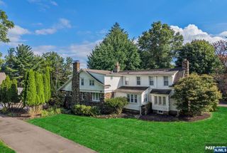41 E Crescent Avenue, Mahwah, NJ 07430