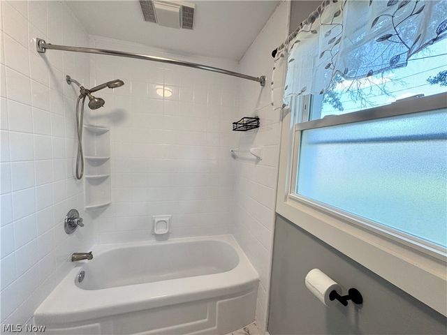 1723 Lander Road, Mayfield Heights, OH 44124