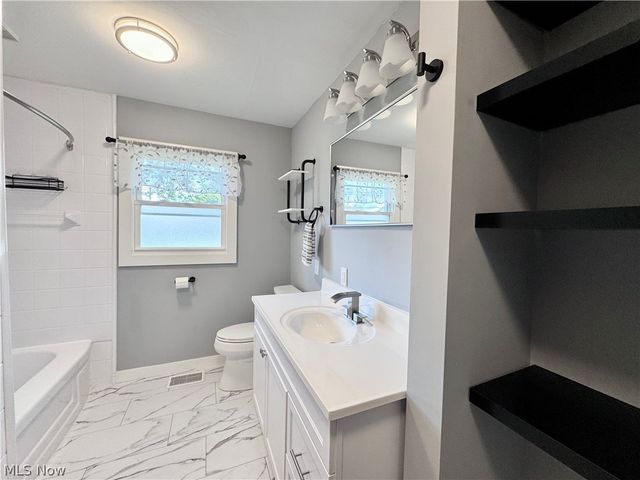 1723 Lander Road, Mayfield Heights, OH 44124