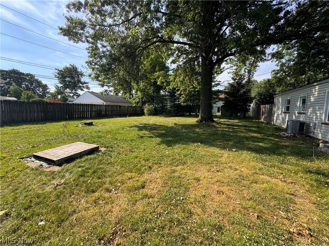 1723 Lander Road, Mayfield Heights, OH 44124