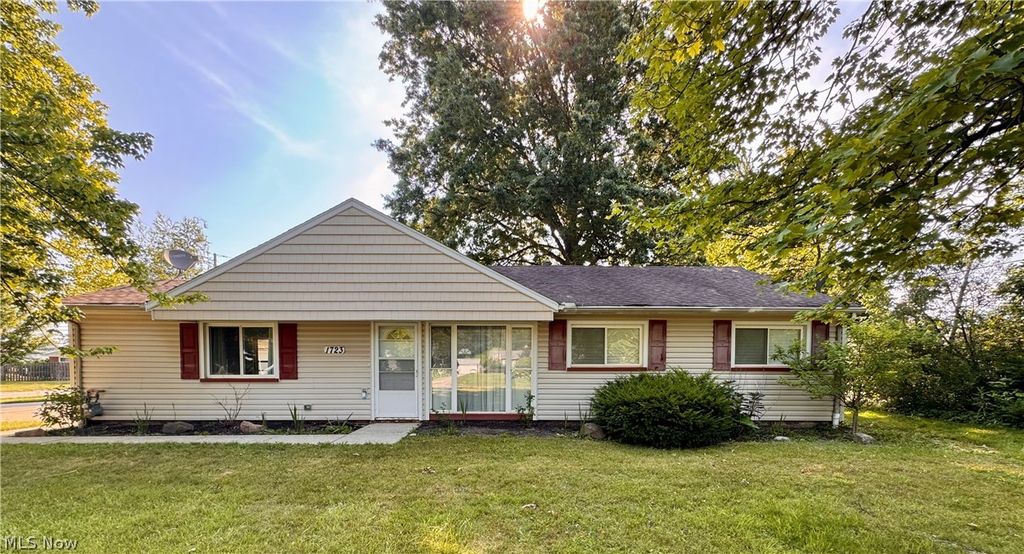 1723 Lander Road, Mayfield Heights, OH 44124