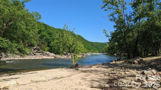 512 Wild River Run 65, Marshall, NC 28753