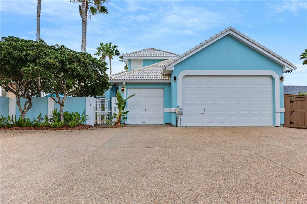 13769 Eaglesnest Bay Dr, Corpus Christi, TX 78418 — exterior