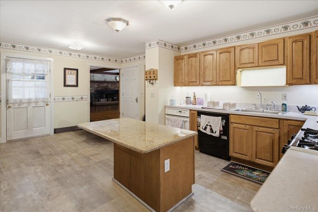74 John Lane, Manorville, NY 11949