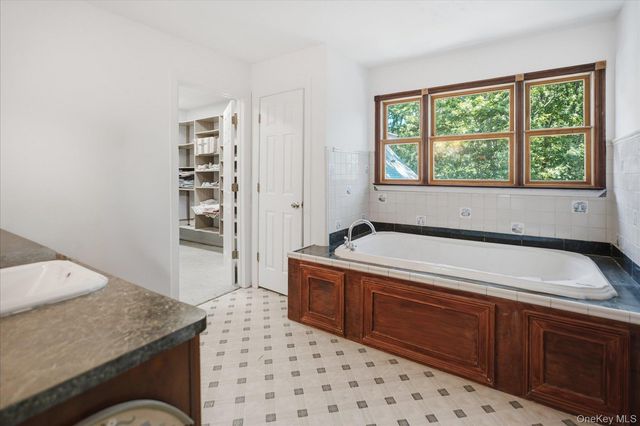 74 John Lane, Manorville, NY 11949