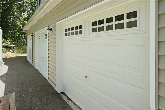 74 John Lane, Manorville, NY 11949