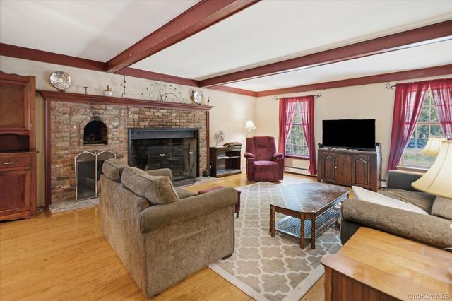 74 John Lane, Manorville, NY 11949