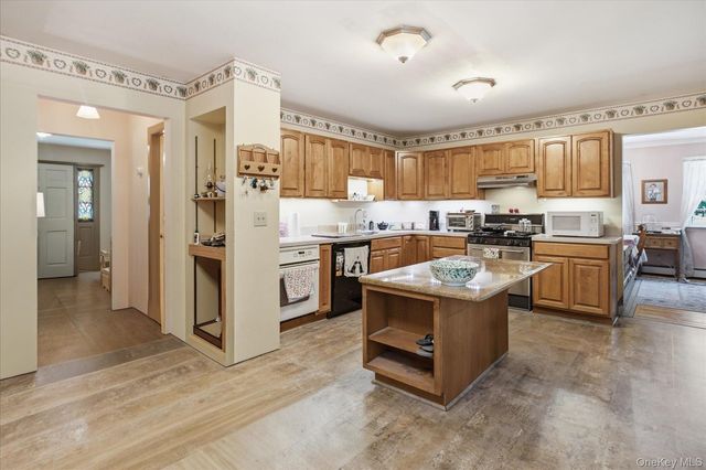 74 John Lane, Manorville, NY 11949