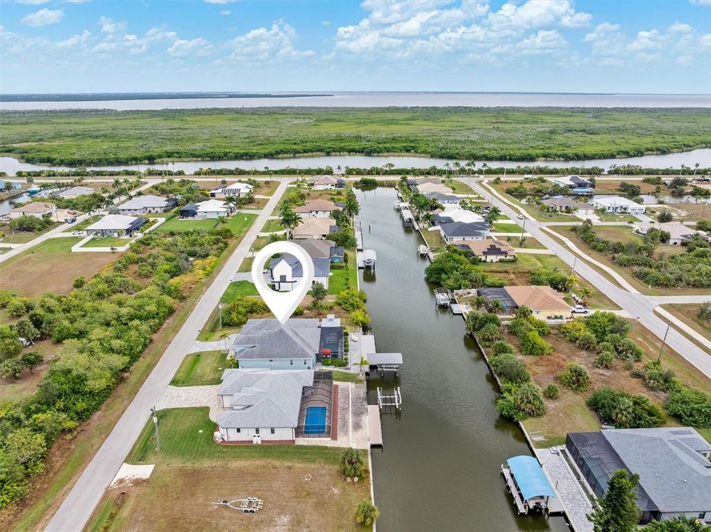 Image 4 of property listing at 15650 MEACHAM CIRCLE, Port Charlotte, FL 33981