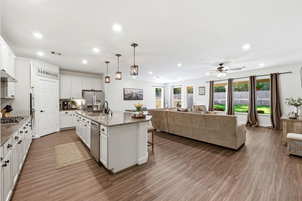 3965 Eagle Nest Lake Lane, Magnolia, TX 77354