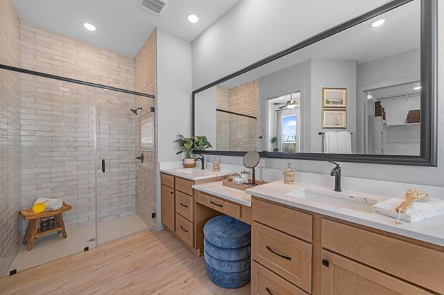 208 Montecido DR, Liberty Hill, TX 78642