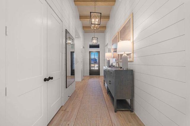 208 Montecido DR, Liberty Hill, TX 78642