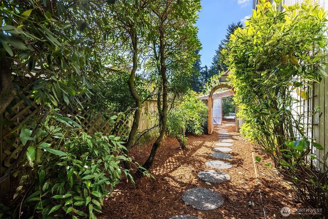 14116 NE 62nd Street, Redmond, WA 98052