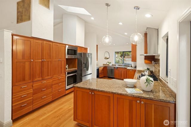 14116 NE 62nd Street, Redmond, WA 98052