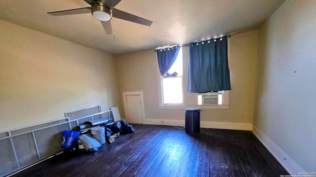 1602 Avenue U, Hondo, TX 78861