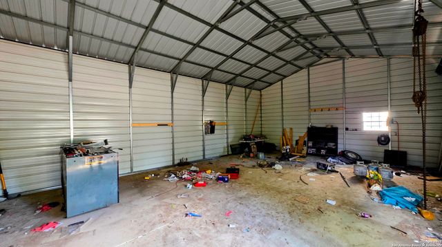 1602 Avenue U, Hondo, TX 78861