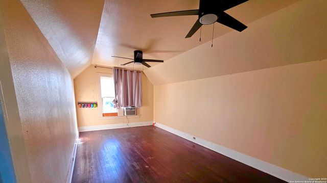 1602 Avenue U, Hondo, TX 78861