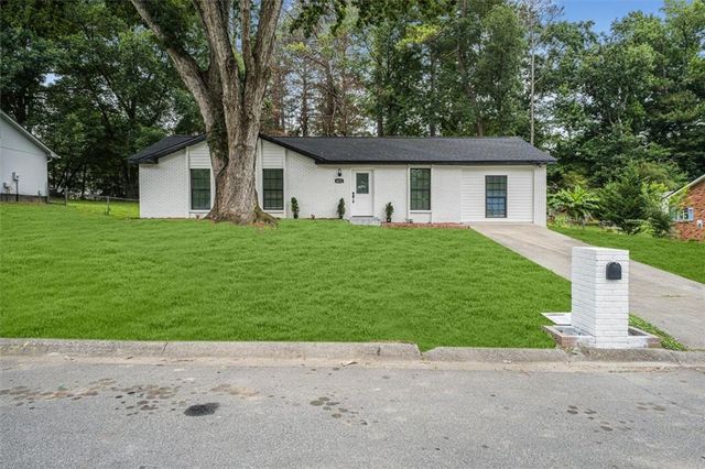 6073 Fieldcrest Drive, Morrow, GA 30260