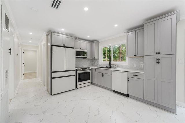 6073 Fieldcrest Drive, Morrow, GA 30260