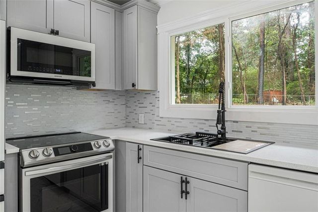 6073 Fieldcrest Drive, Morrow, GA 30260