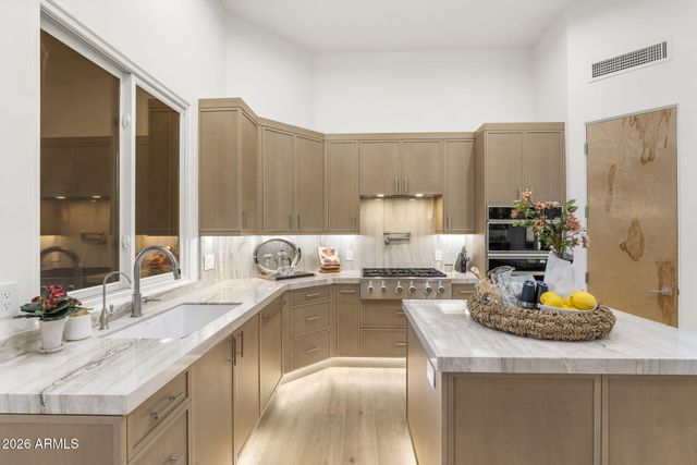 9706 E MARK Lane, Scottsdale, AZ 85262