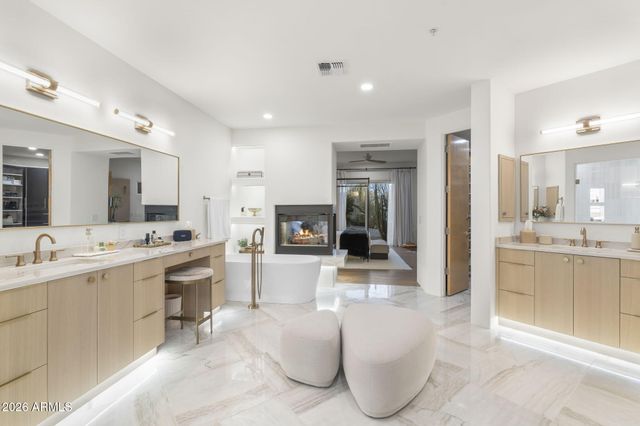 9706 E MARK Lane, Scottsdale, AZ 85262