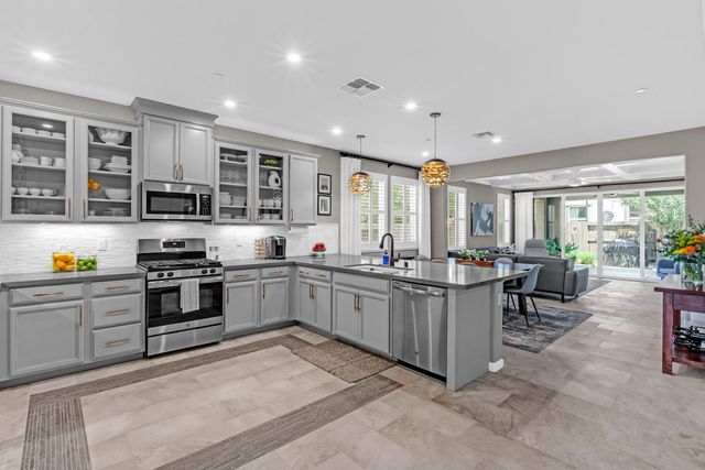 5114 Summerfaire Dr, Roseville, CA 95747