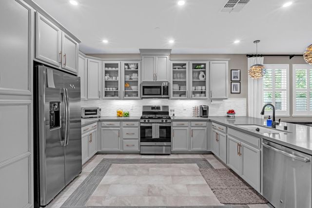 5114 Summerfaire Dr, Roseville, CA 95747