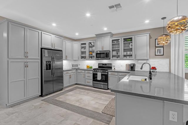 5114 Summerfaire Dr, Roseville, CA 95747