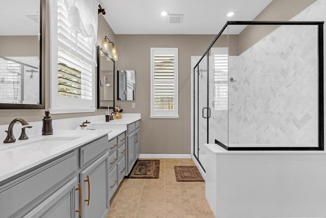 5114 Summerfaire Dr, Roseville, CA 95747