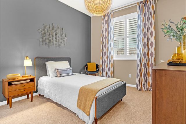 5114 Summerfaire Dr, Roseville, CA 95747